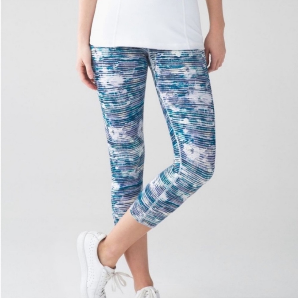 Lululemon Inspire Crop Blurry Belle Leggings 6